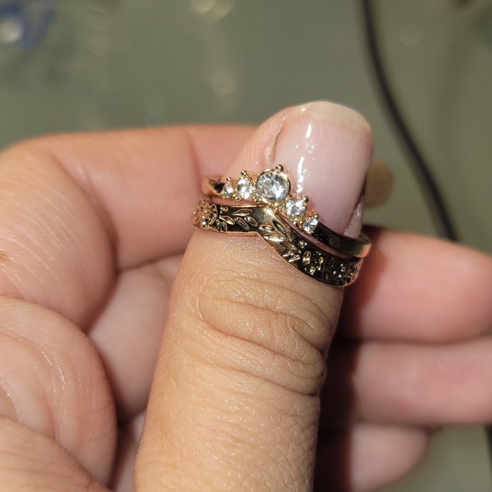 Elegant Simple Ring for Women Vintage Gold Color V-shaped Hand Carved Flowers